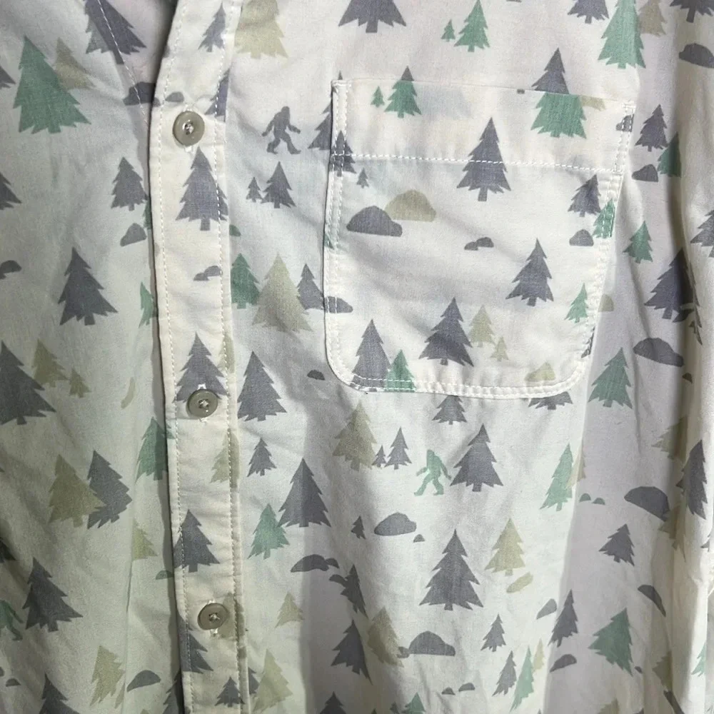 Northface Button up Tress print Size XL